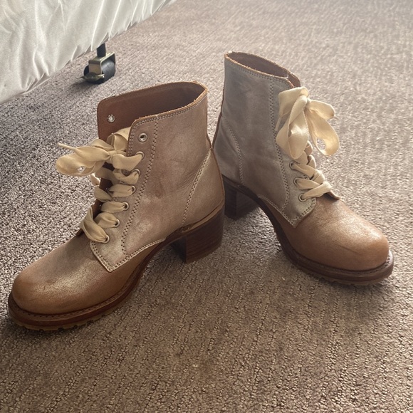 Frye pink metallic boots with ribbon laces! - Picture 2 of 3